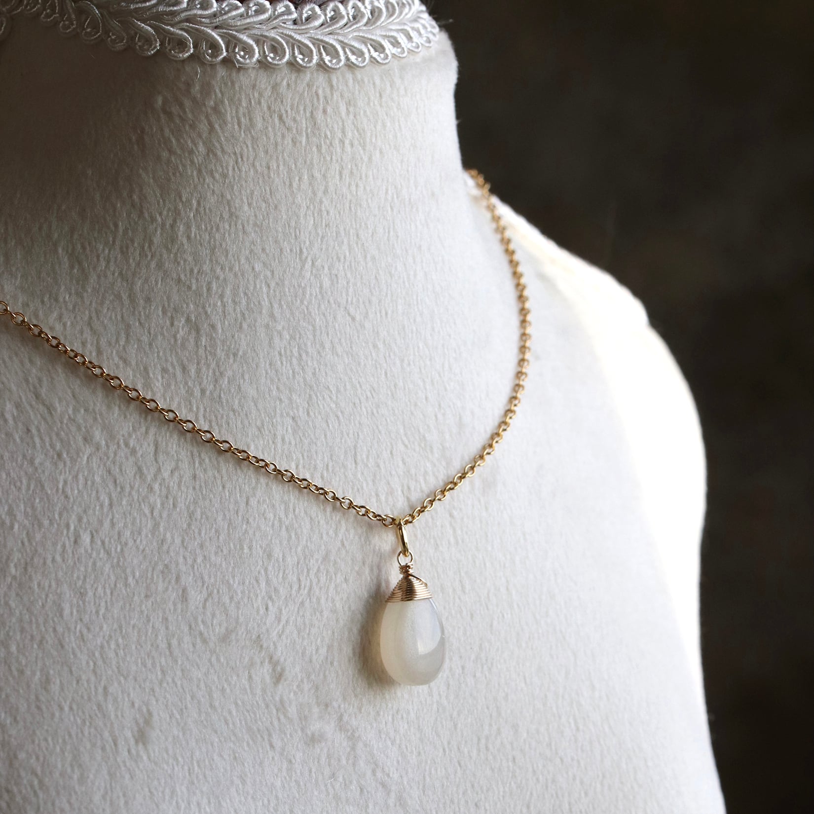月光のホワイトムーンストーン ネックレス｜天然石｜サージカル