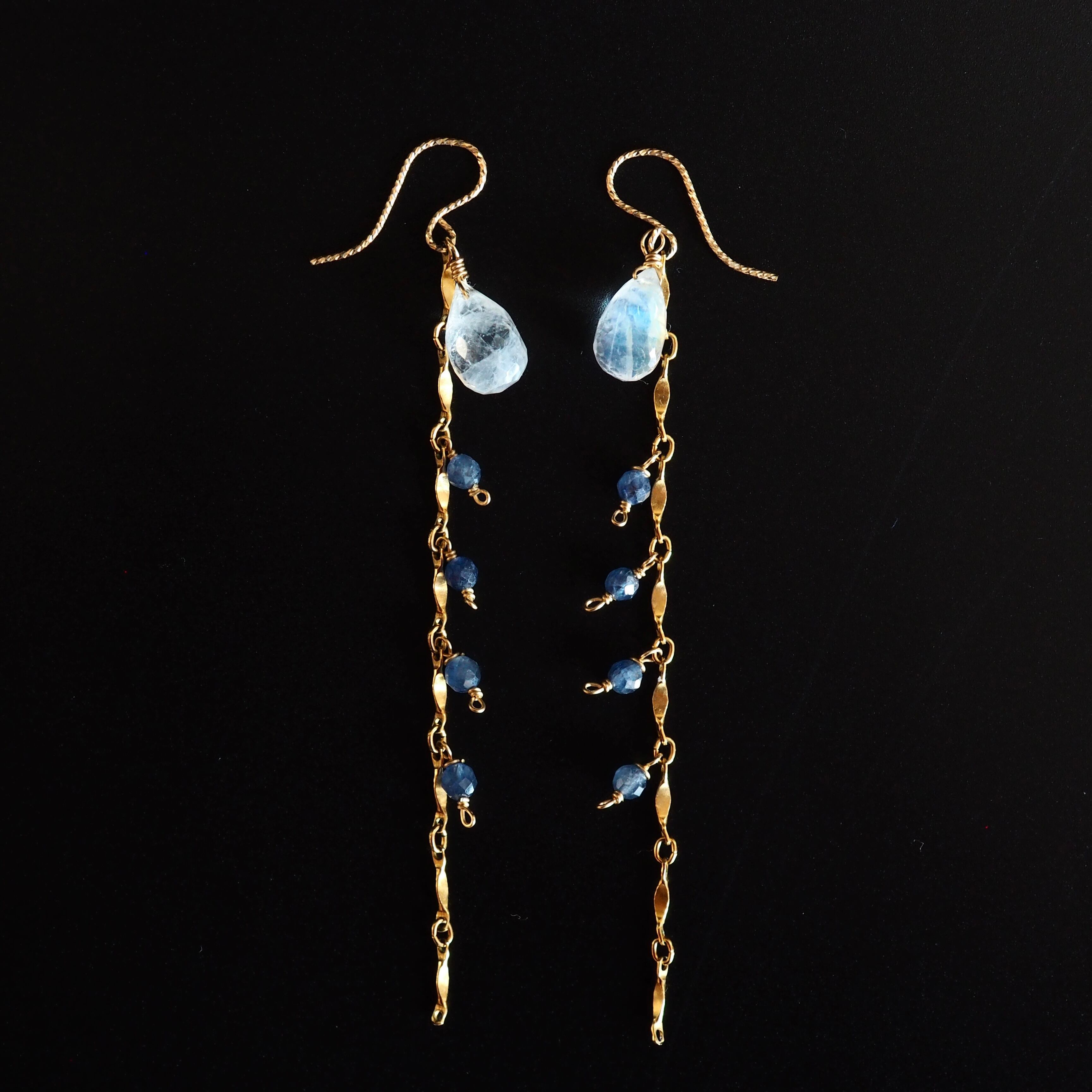 【レインボームーンストン×サファイア】チェーンピアス