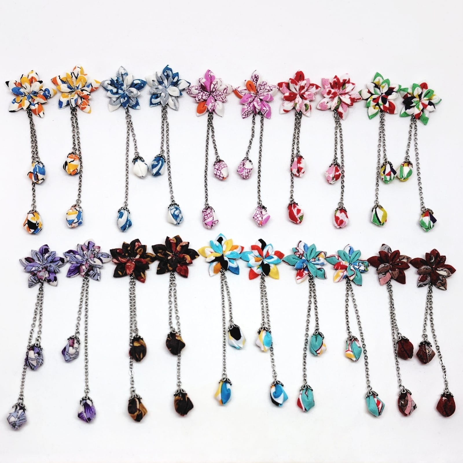 揺れるつぼみ 若楓の襲（わかかえでのかさね） * つまみ細工 ピアス