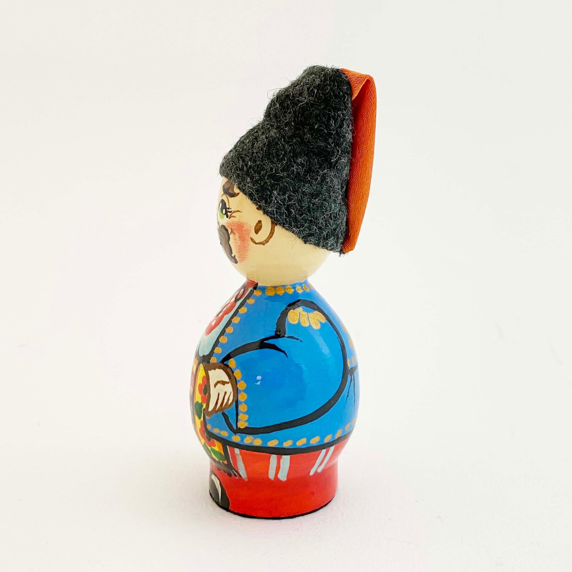ウクライナの民族木人形（男性 / 花柄ベルト）