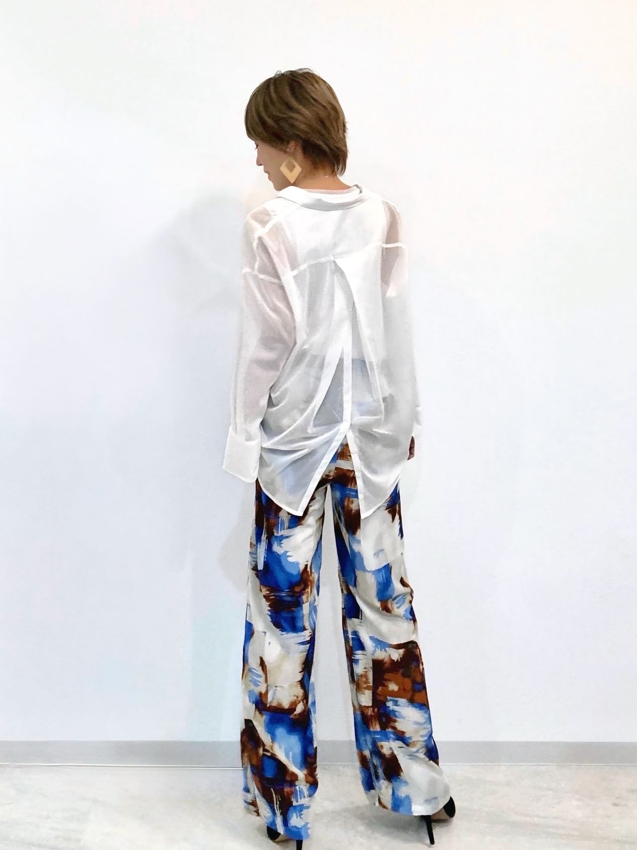 袖ボタンスリットシアーシャツ