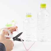 ストリックスデザイン ポケッチューストロー 日本製 調節ジョイント付 取替ストロー付 グリーン 片手で使える ワンタッチオープン ペットボトルストローキャップ 入院 便利グッズ SD-035