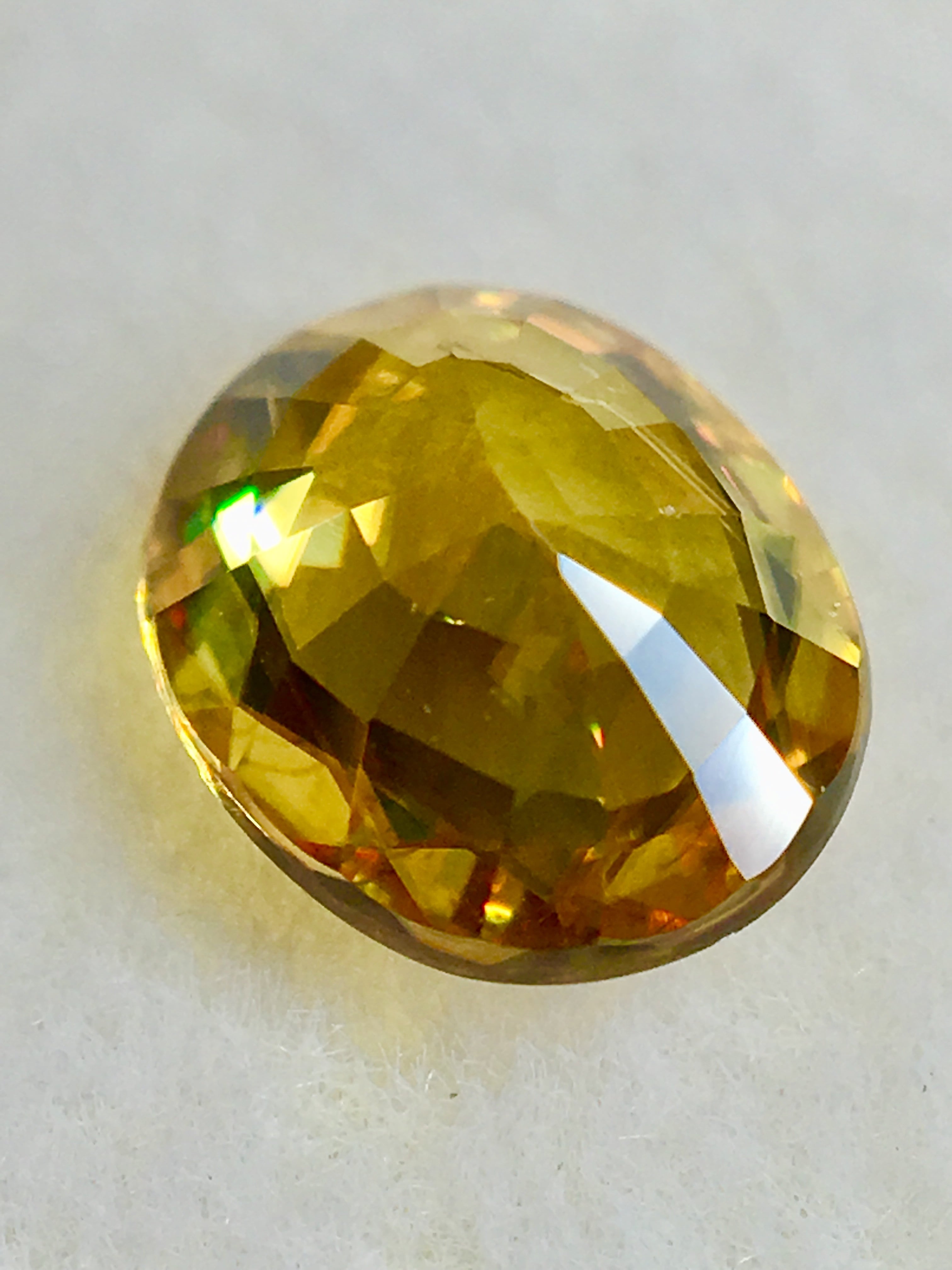 贅沢な虹色の煌めき 0.9ct UP 天然 スフェーン ルース | Frederick's