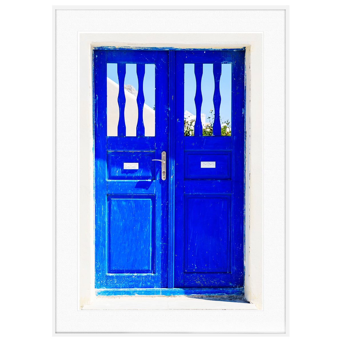 ギリシャ 風景写真 サントリーニ島 白塗り の壁に青い木製 のドア インテリアアートポスター額装 AS0361