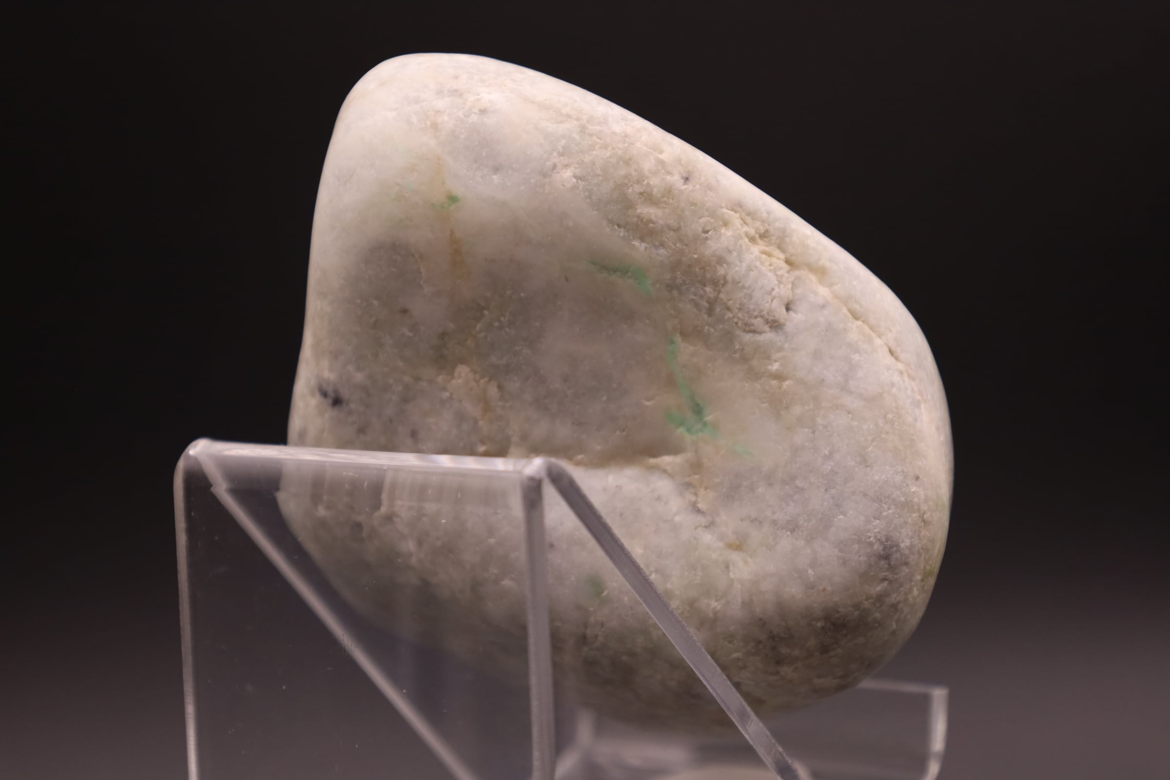 糸魚川翡翠原石未研磨海石(ひすい ヒスイ Jadeite)商品コード