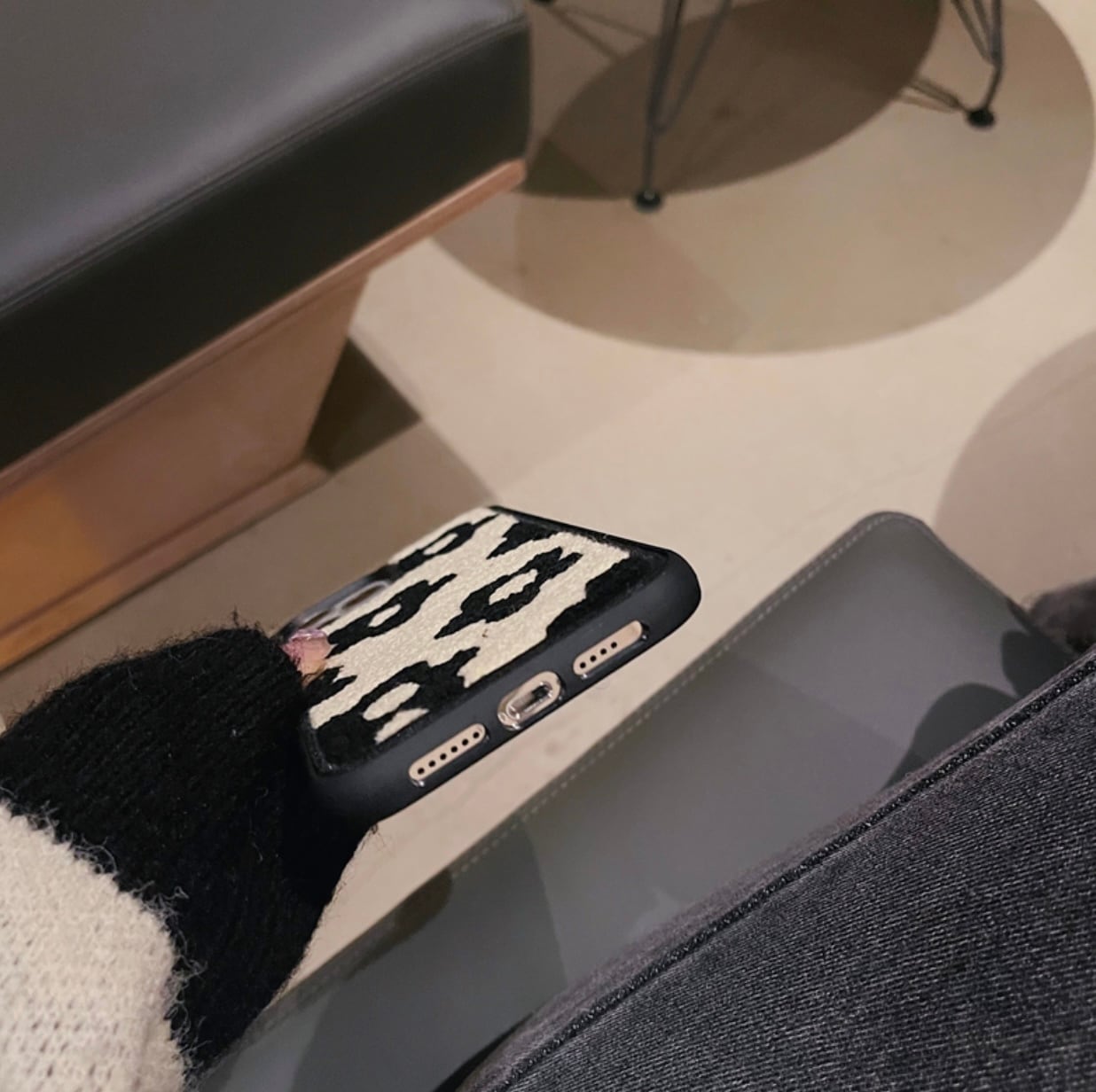 北欧風 レトロ フラワー Iphoneケース 花柄 パイル地 刺繍 ヴィンテージ風 スマホカバー 大人女子 かわいい オシャレ Lamitte Deco トレンド 韓国ファッション ショップ Base店