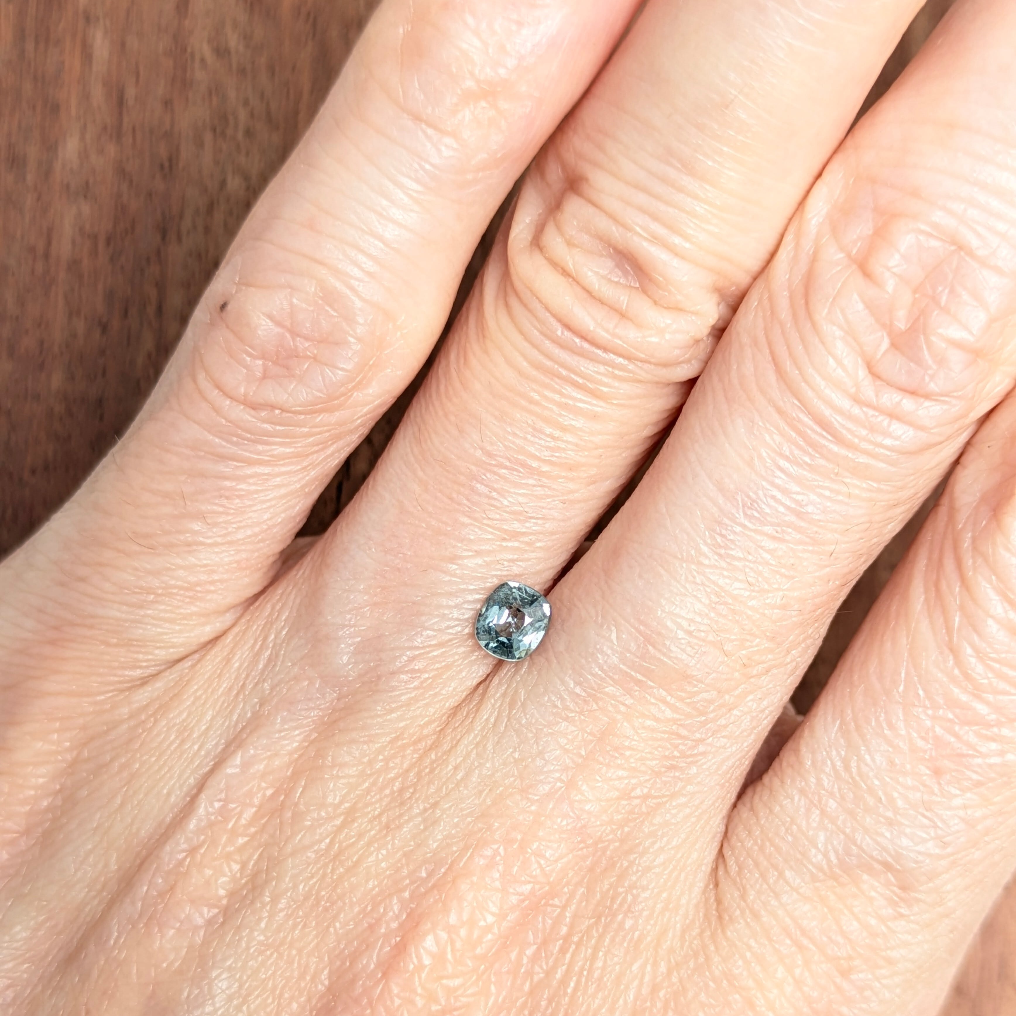 スピネルルース ミャンマー・モゴック産【0.37ct】 PRO208472 | Gem's