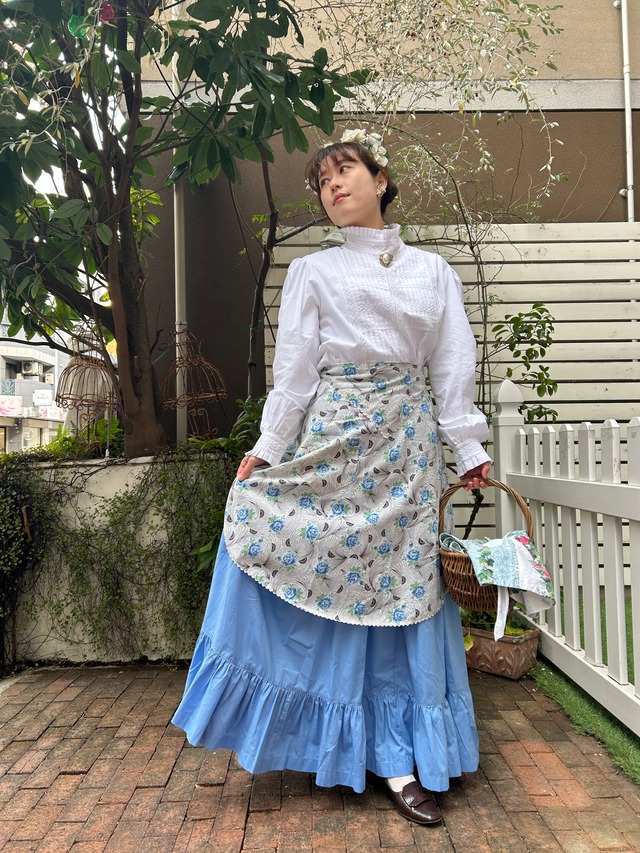vintage  blue rose print apron