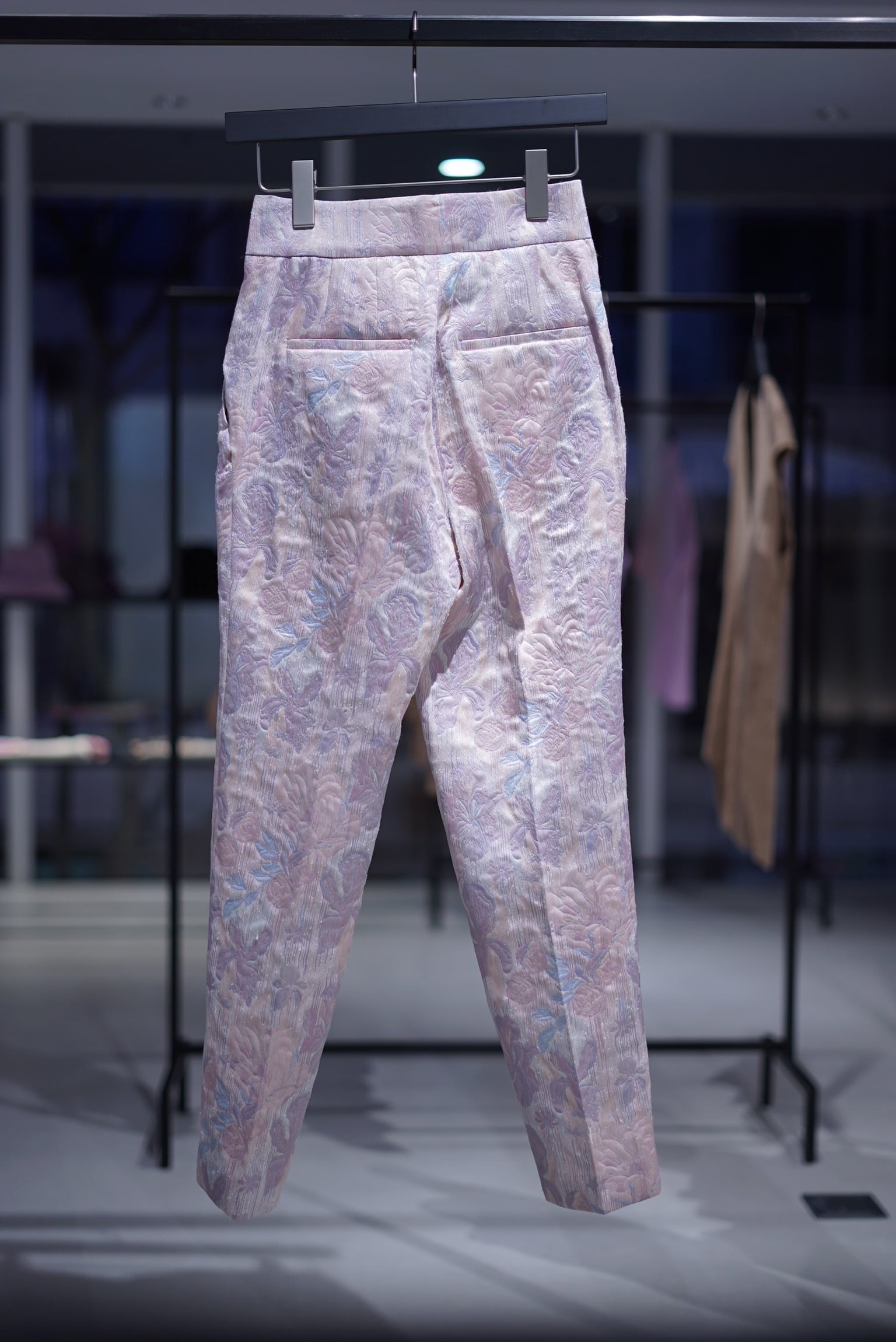 Mame Kurogouchi / Hazy Floral Jacquard Trousers ( BROWN / LILAC