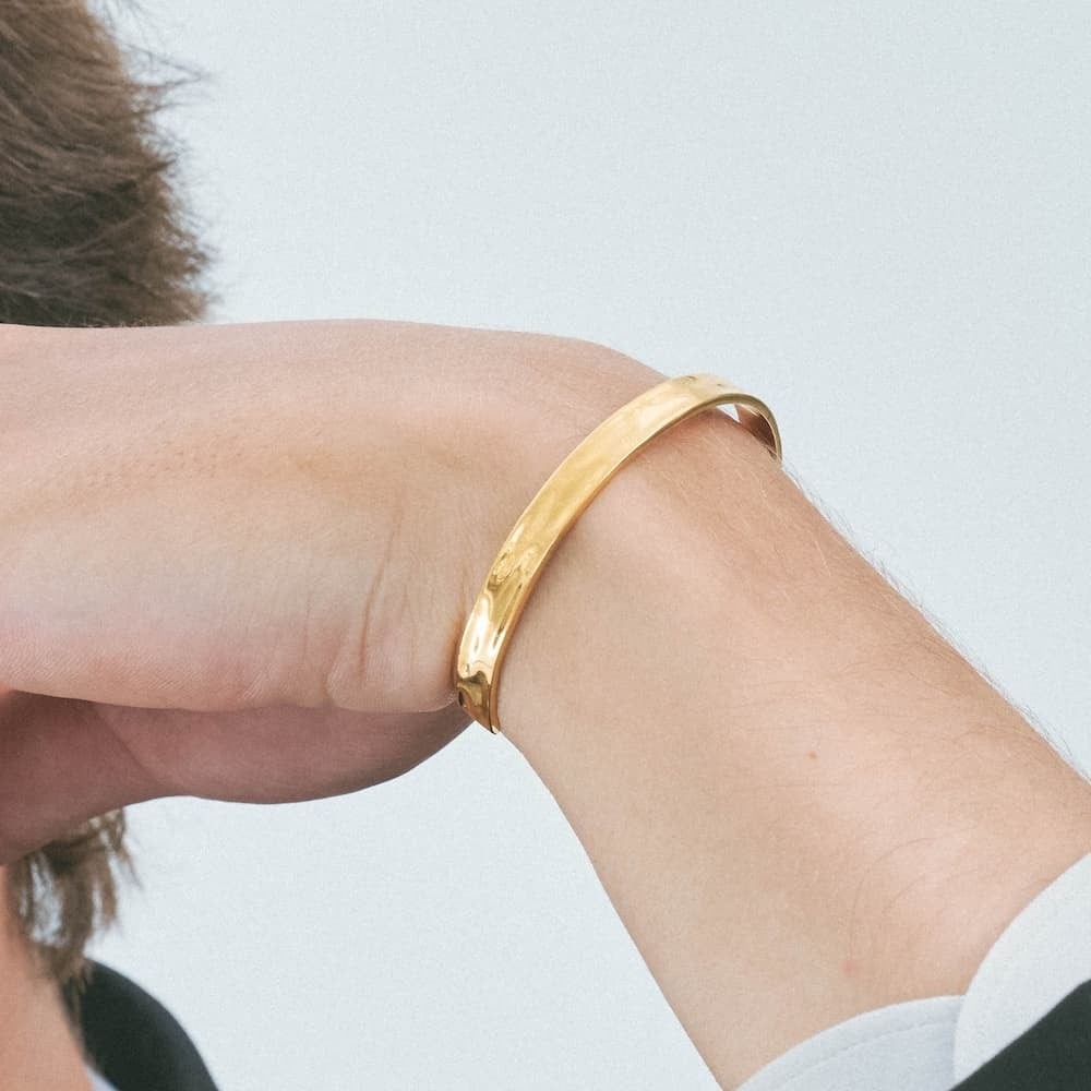 sculpted bangle (gold) #b70 | garcia