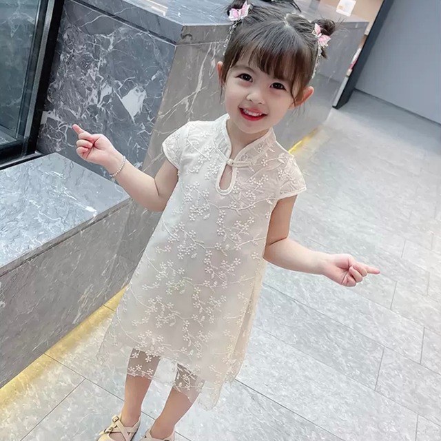 子供服 90〜130 花柄 レース ミディ丈 ドレス ワンピース チャイナドレス 送料無料 半袖 スリット ハイネック 子供 キッズコーデ キッズファッション キッズドレス キッズ 可愛い きれいめ エレガント 春 夏 ガーリー お出かけ 外出 きれいめカジュアル 着回し ファッション デート コーディネート 重ね着 休日 特別な日 お祝い 記念日 カジュアル 普段着 春コーデ 夏コーデ おしゃれ シンプル ゆったり 韓国ファッション コーデ パーティー パーティドレス 誕生日 ハロウィン 仮装 演奏会