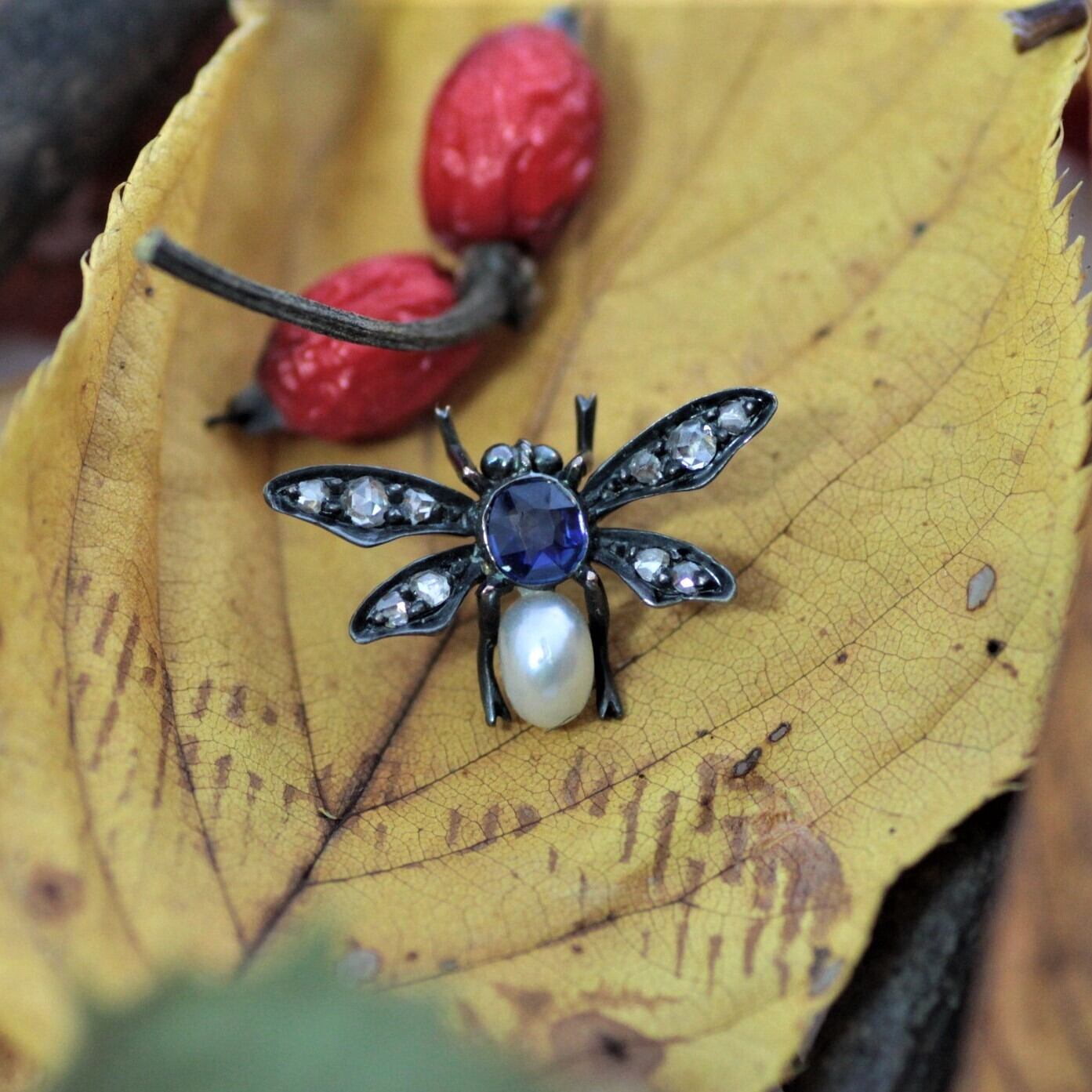 Sapphire,Pearl & Diamond Bee Pin Brooch サファイヤ、パール