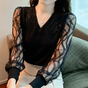 【送料無料】長袖ブラウス 2色 レース 透け感 シースルー エレガント系 きれいめ 大人可愛い Vネック こなれ感 フェミニン 秋 30代 40代 レディースファッション 可愛い お出かけ 女子会 デイリーユース お茶会 お呼ばれ 授業参観 レッド ブラック パーティ 結婚式 お呼ばれ 二次会