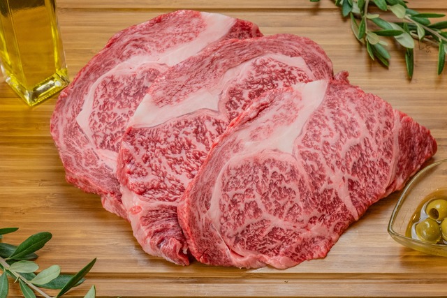 オリーブ牛　リブロース　＜ステーキ＞　300g×3枚入