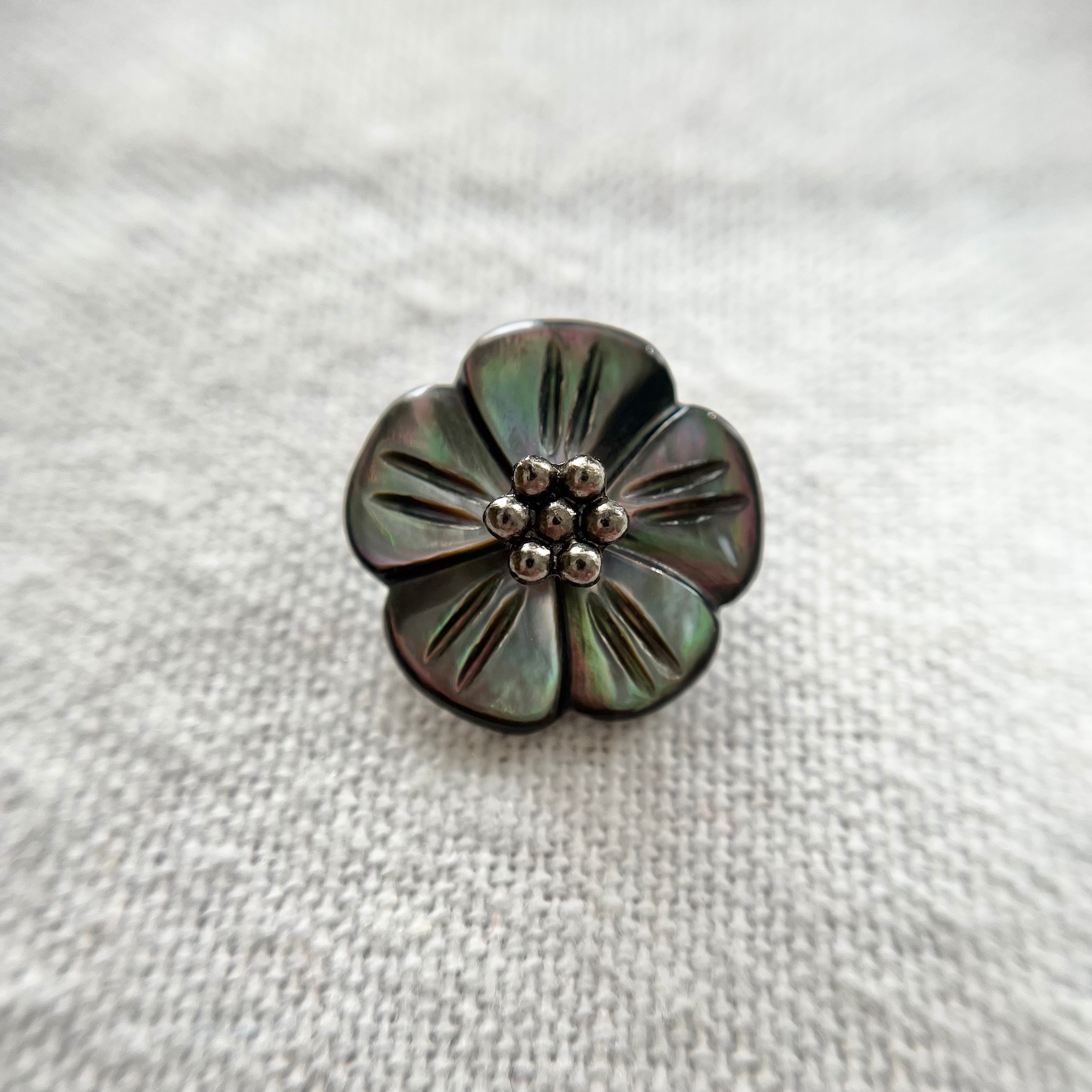 パールブラックフラワー 18mm