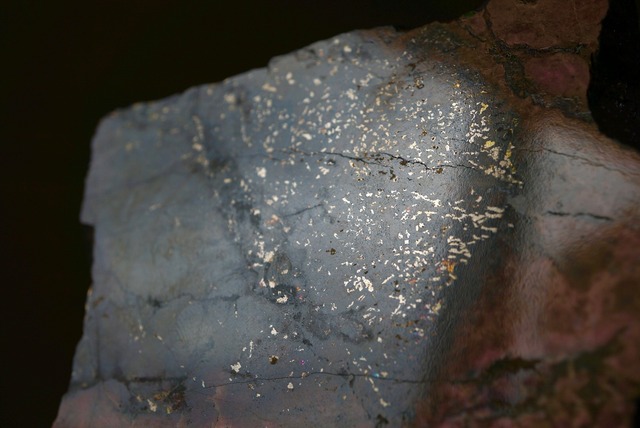 滋賀県大堀鉱山産パイロクスマンガイト/テフロイト Pyroxmangite / Tephroite 1003