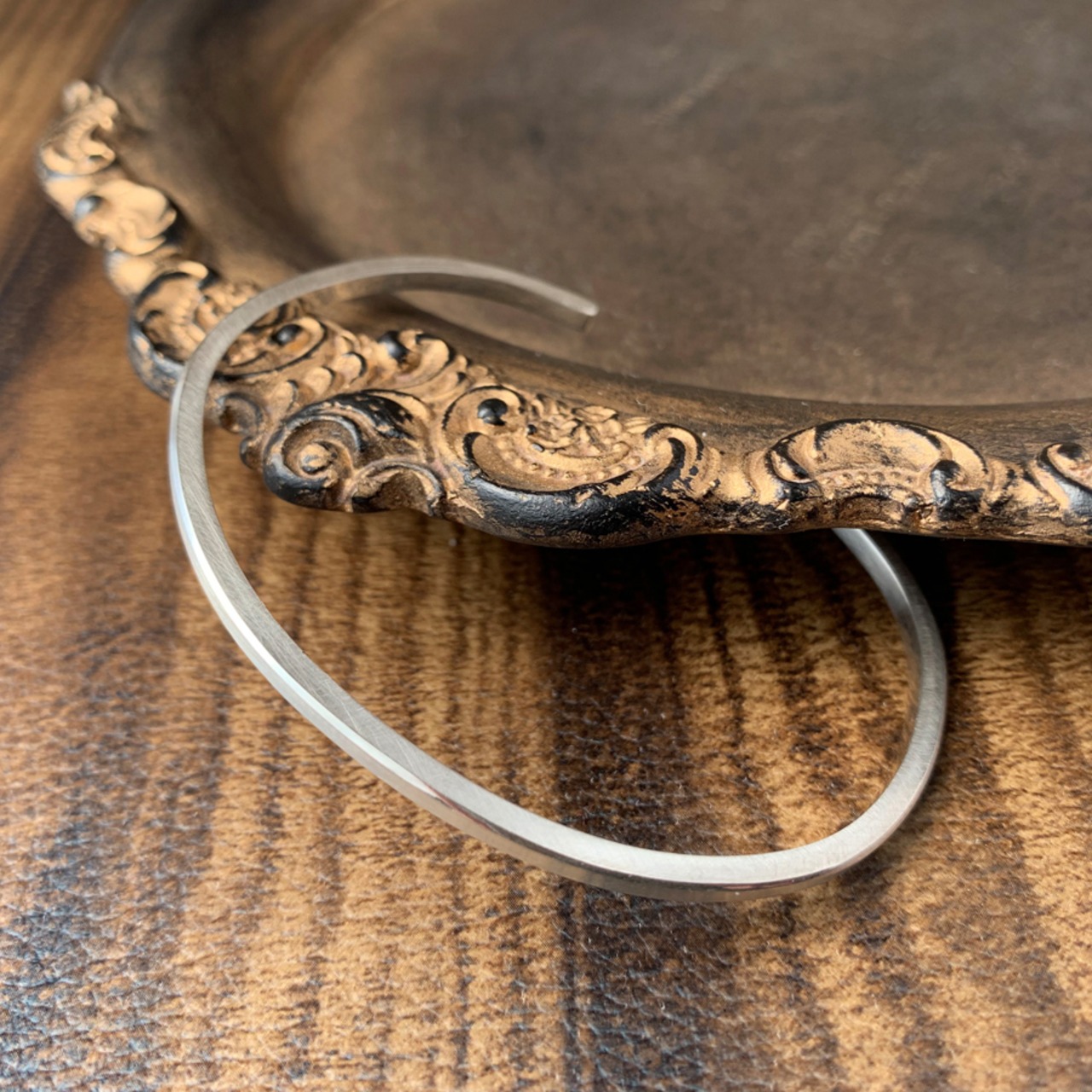 シルバーカットエッジバングル