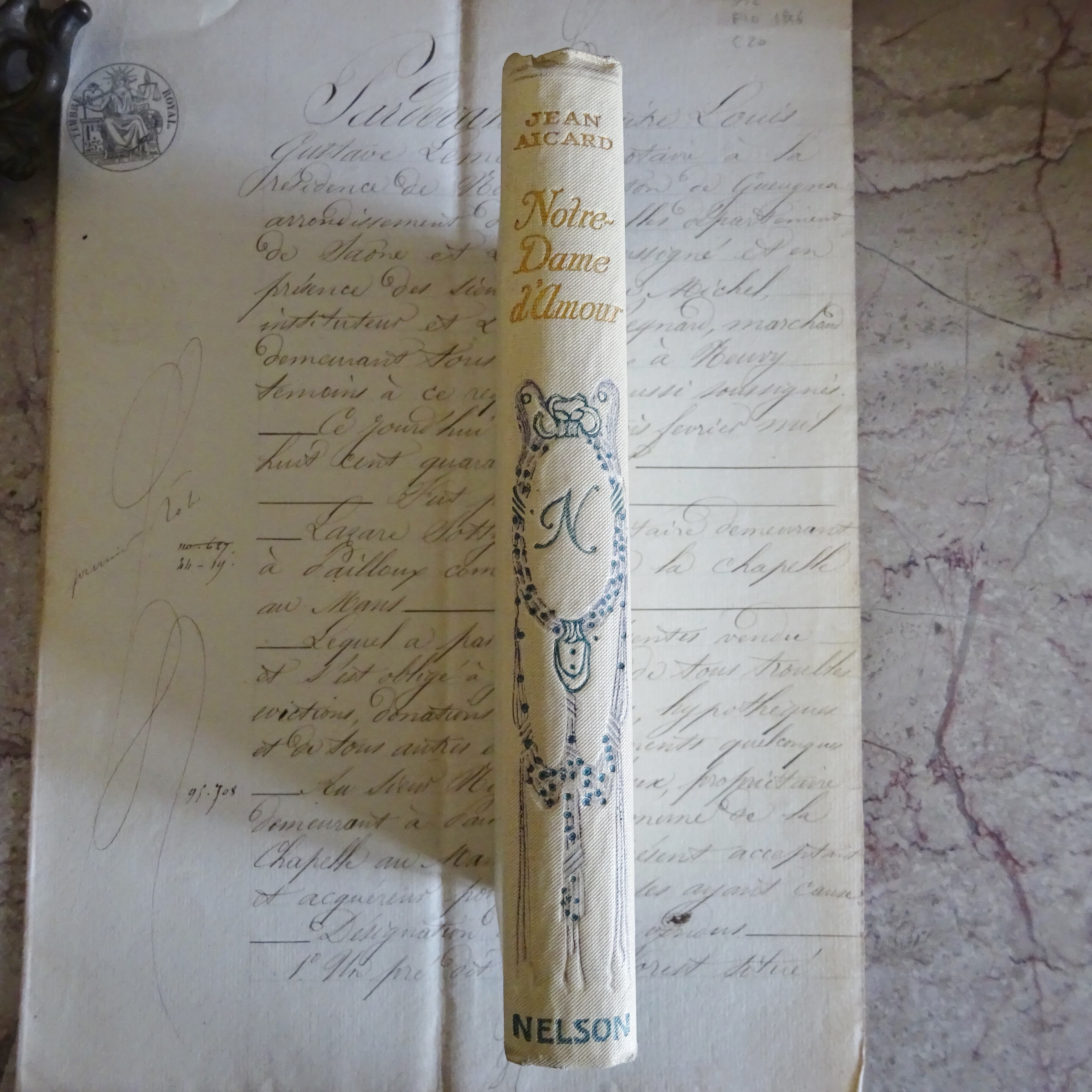 Livres anciens 《NELSON》Lettres dorées＊Nの本