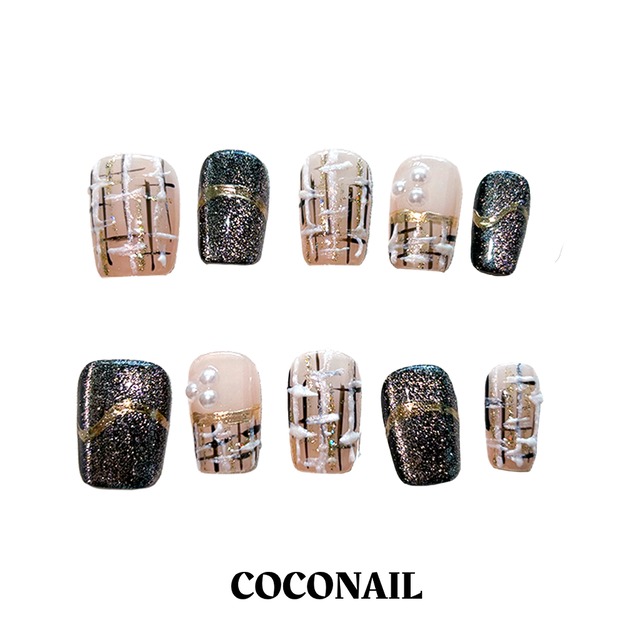 100%ハンドメイド「エレガントなピンク&グレーのチェック柄金属飾りネイル」