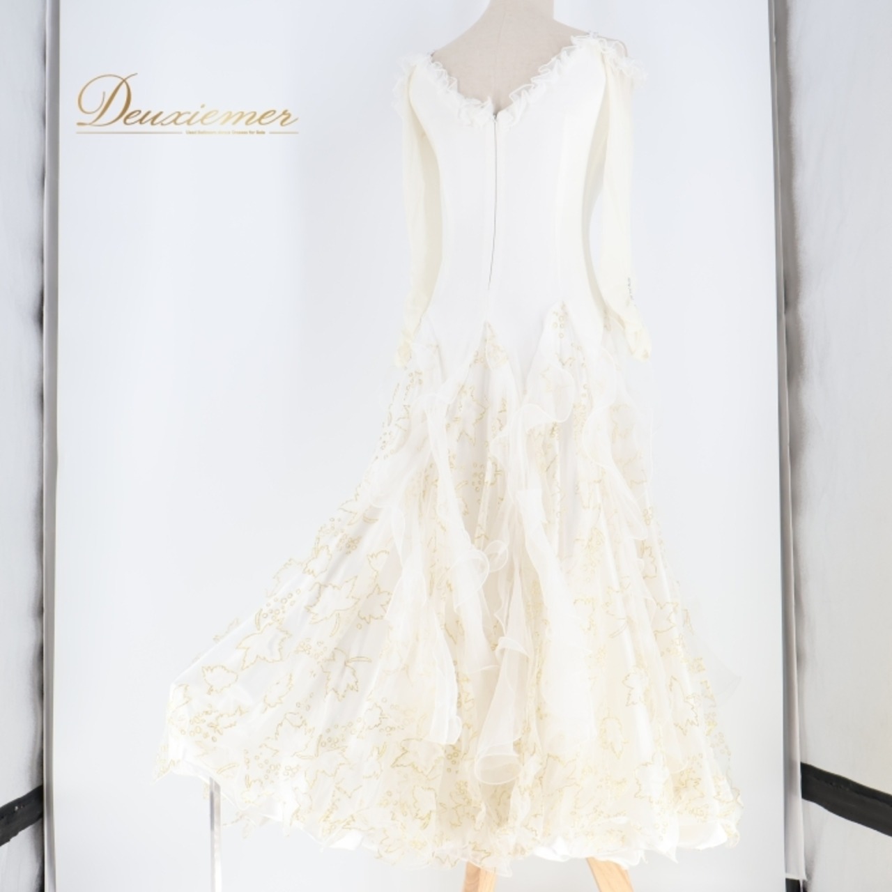 社交ダンス 衣装 スタンダードドレス ワンピース ドレス スタンダード 白 金 フリル レース パーティ 発表会 デモ 綺麗 かわいい レディース クロッチ 上品 ホワイト系 ゴールド系 女性用衣装 ダンス衣装 Mサイズ おしゃれ 軽やか ステージ衣装 大人向け