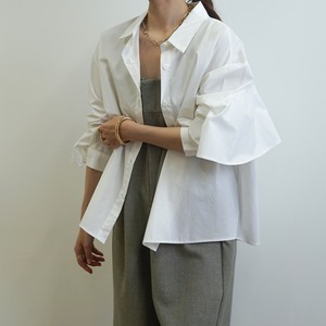 バックフリルデザインシャツ