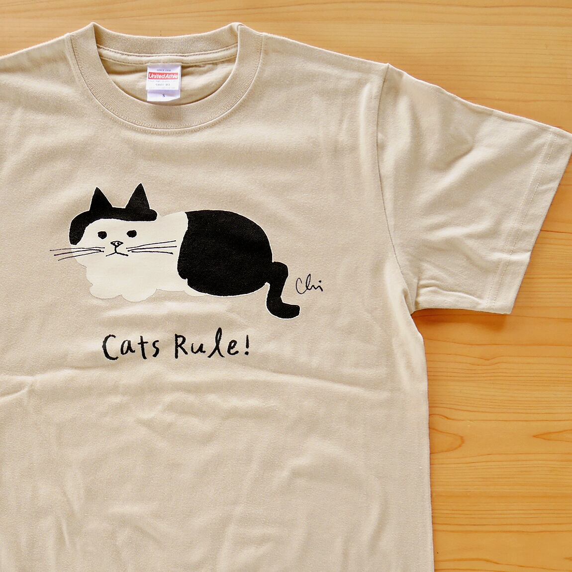 necoです。 Tシャツ「前髪猫」 サンドベージュ | necoya