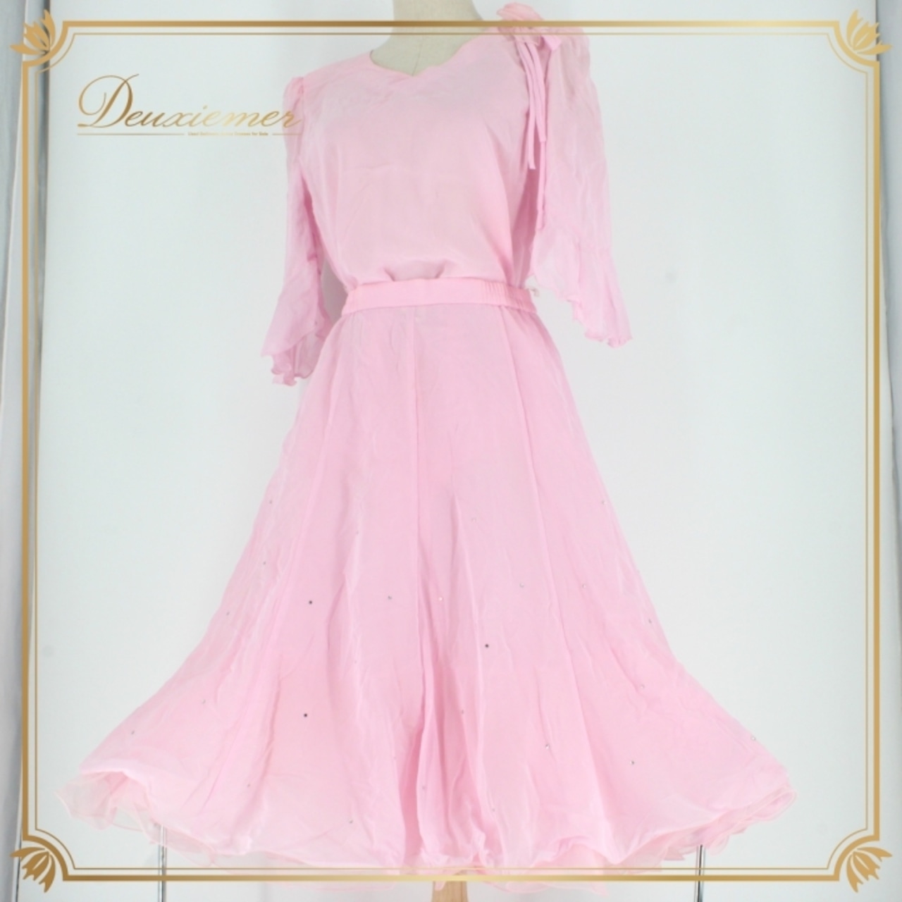 社交ダンス 衣装 スタンダード 上下セット ツーピース レッスンウェア パーティ衣装 U:NA ユーナ ピンク系 コサージュ 無地 ラインストーン 春色 ファスナー ストレッチ 二重スカート ふんわり コサージュ付き レディース ダンス用 ダンス衣装 講習用 発表会 おしゃれ おすすめ