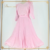 社交ダンス 衣装 スタンダード 上下セット ツーピース レッスンウェア パーティ衣装 U:NA ユーナ ピンク系 コサージュ 無地 ラインストーン 春色 ファスナー ストレッチ 二重スカート ふんわり コサージュ付き レディース ダンス用 ダンス衣装 講習用 発表会 おしゃれ おすすめ