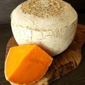 フランス産かち割りグラスフェッド ミモレット 22ヶ月熟成 ハードチーズ 香ばしいナッツの風味と濃厚なコク 極上の熟成チーズ体験 Crushed French Grassfed Mimolette 22-Month Aged Hard Cheese Rich Nutty Aroma and Deep Flavor An Exquisite Aged Cheese Experience (200g)