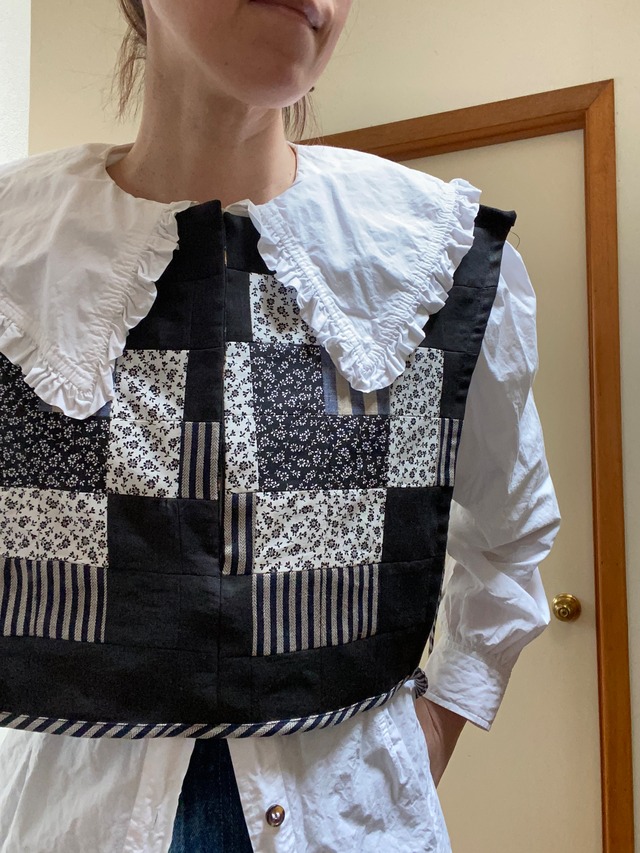 REVERSIBLE  VEST / BLACK × FLOWER