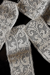 19世紀 フランス リネン 鳥と魚と薔薇と カンデラブルムのあるゴシック的ハンドワークフィレレースモチーフ アンティーク