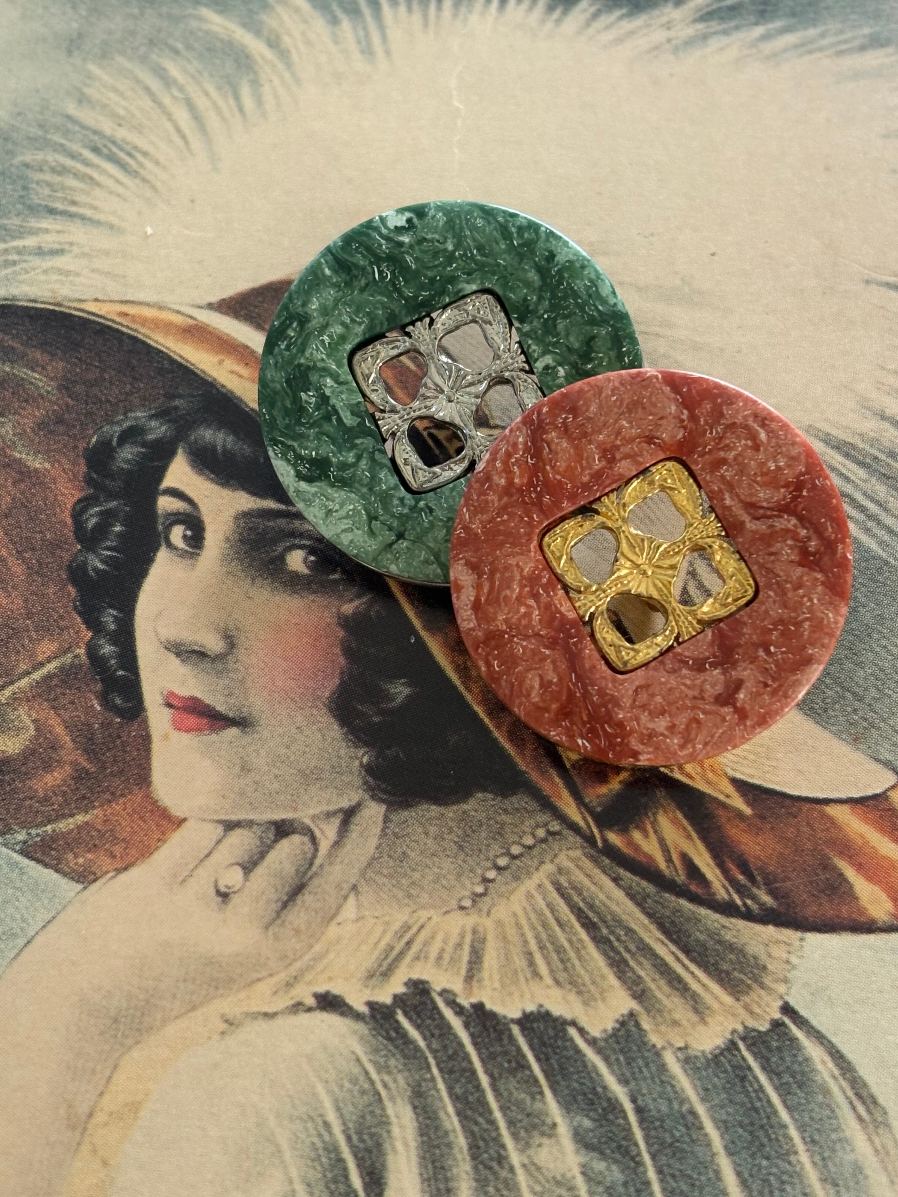 輸入デザインボタン メタルボタン 24mm マーブル調 レッド/グリーン アクセサリーパーツ カルトナージュ デコレーション材