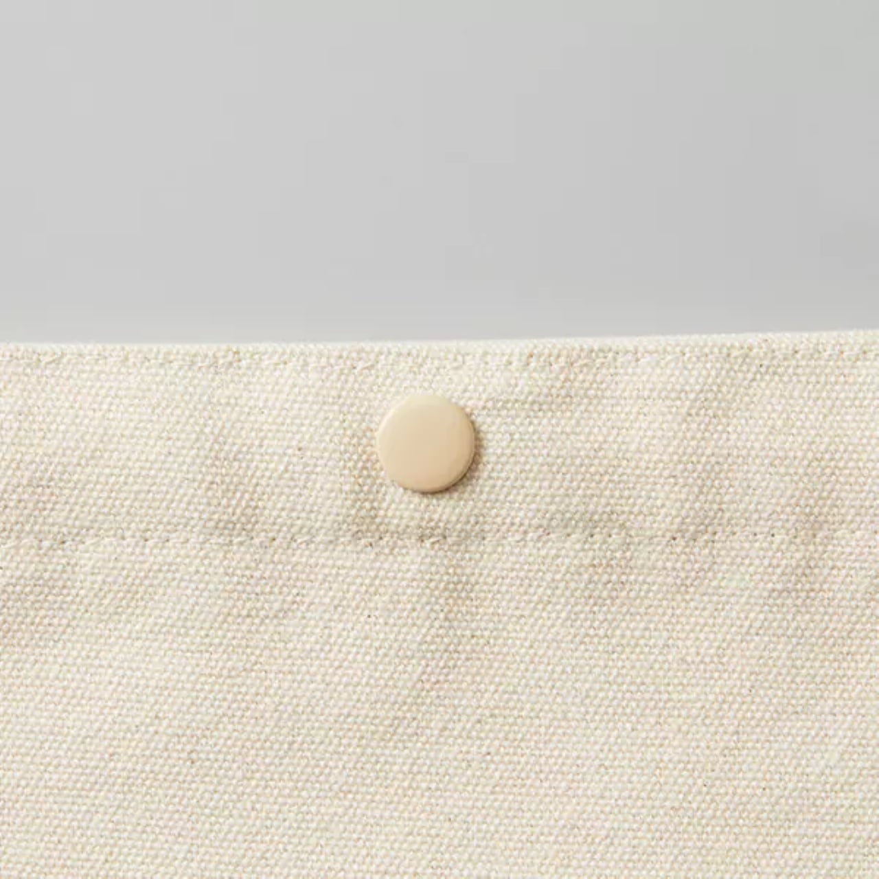 DHD(M)053【ニュースペーパーバッグ（ブラック）　足あと】