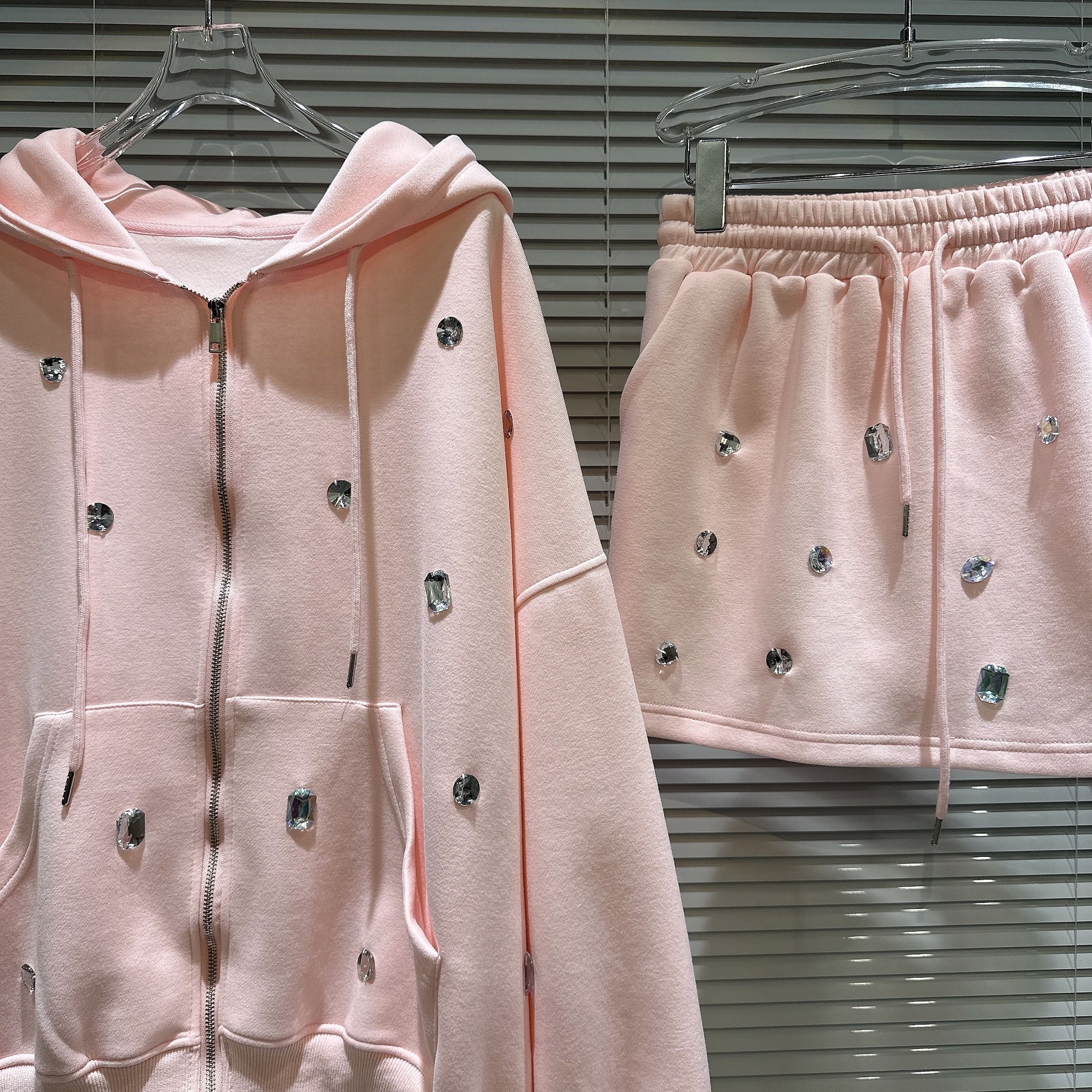 set】ビジュー付きパーカー×ミニスカートセット N2859 | nanastyle