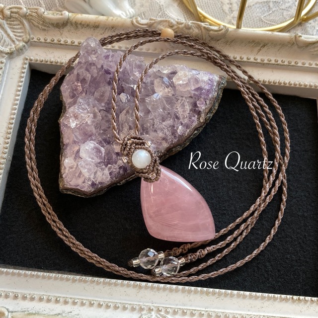【Masquerade *Petit*】ローズクォーツ　マクラメ編みネックレス