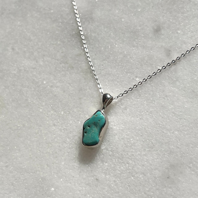 【超美石】天然ターコイズのシルバーペンダント（チェーンつき）　1134