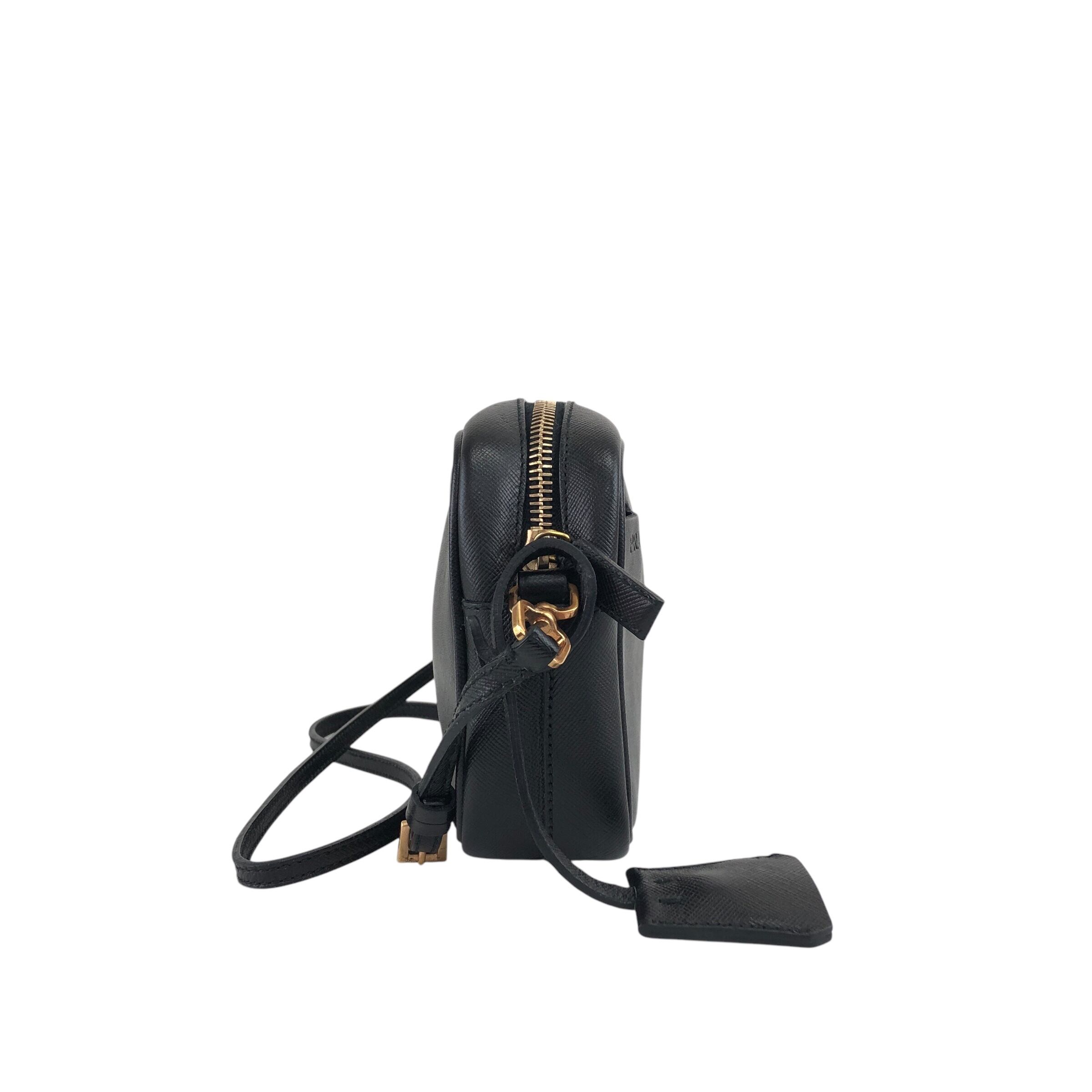 PRADA プラダ ショルダーバッグ ブラック ロゴ サフィアーノ レザー