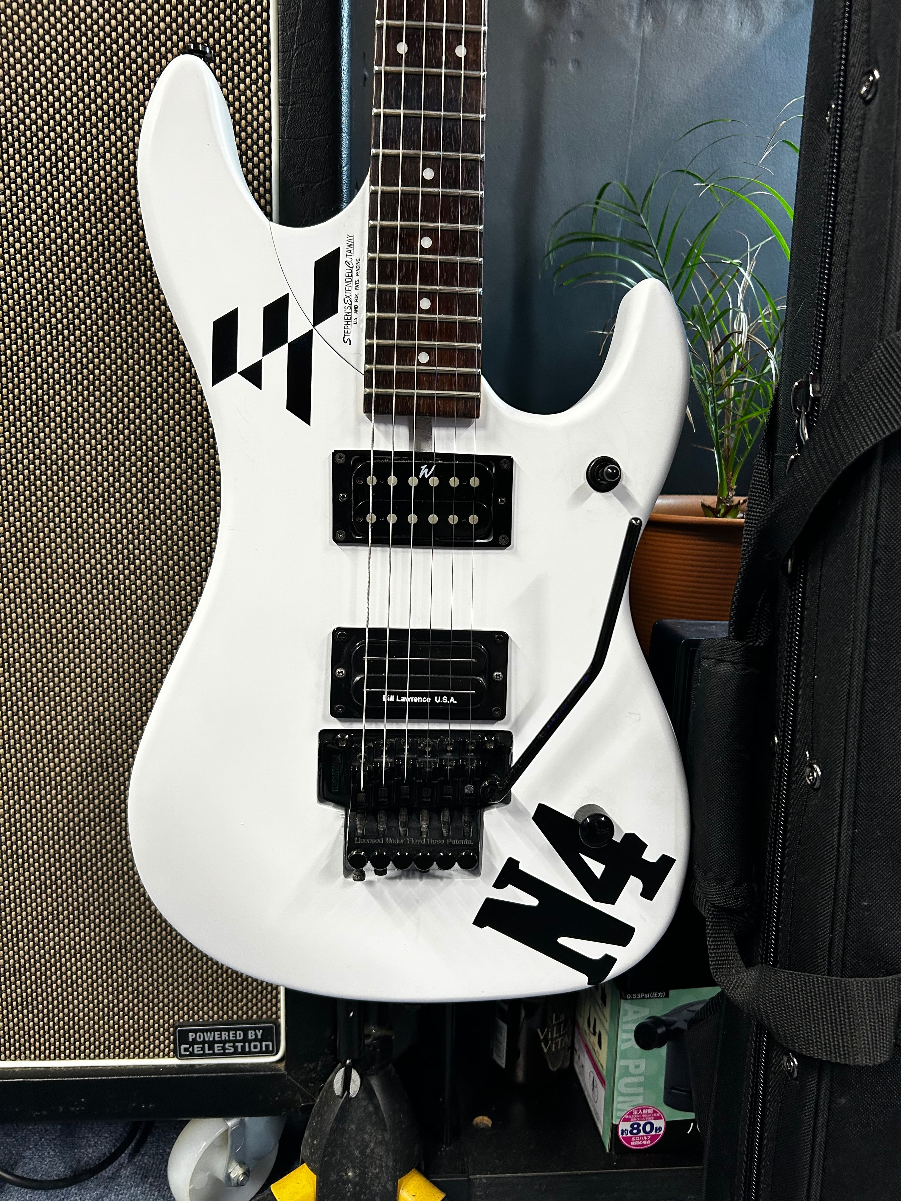 Washburn N24ベースにNunoのグレートホワイトホープにリフィニッシュ Washburn N24ベースにNunoのグレートホワイトホープにリフィニッシュ