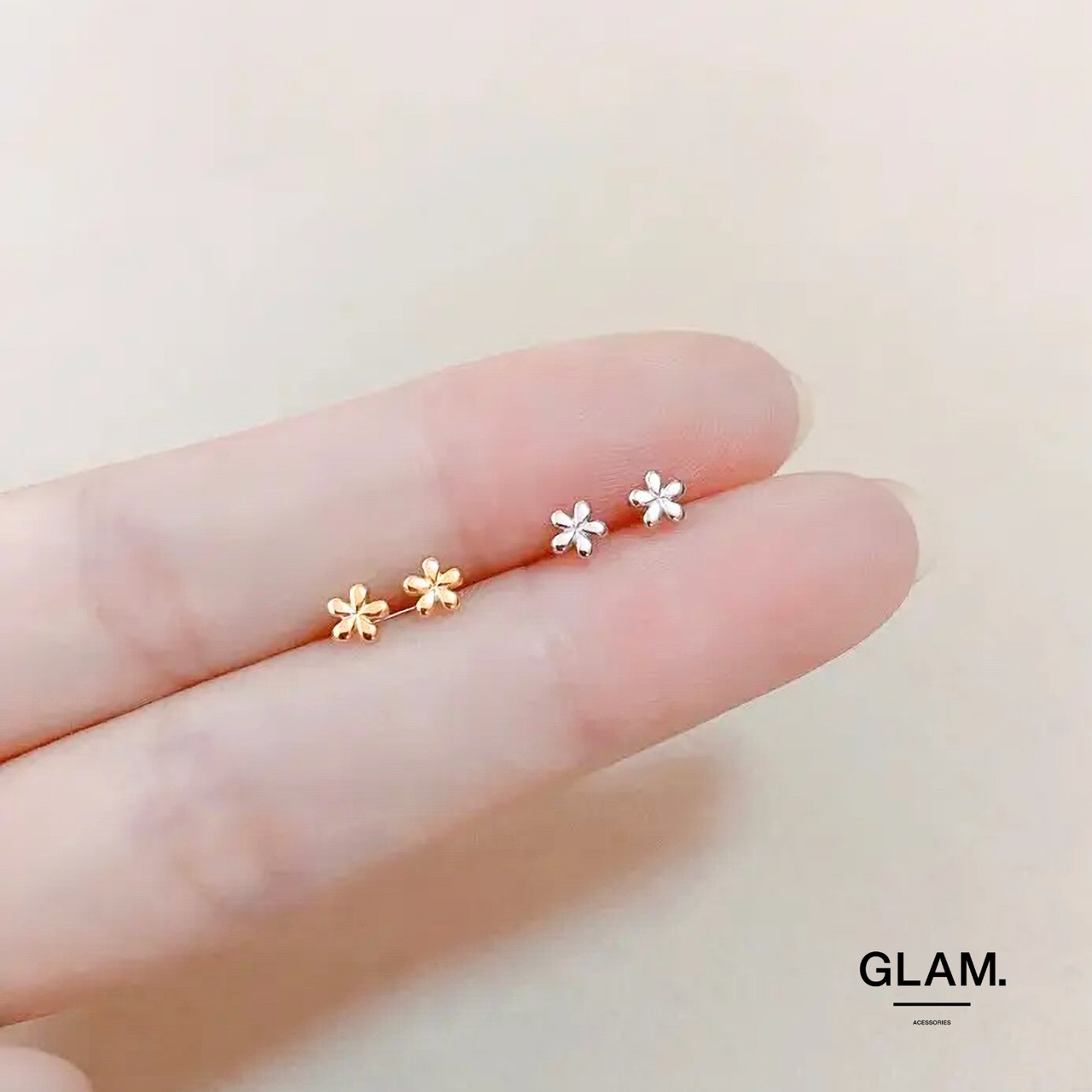 フラワーウィスパーピアス