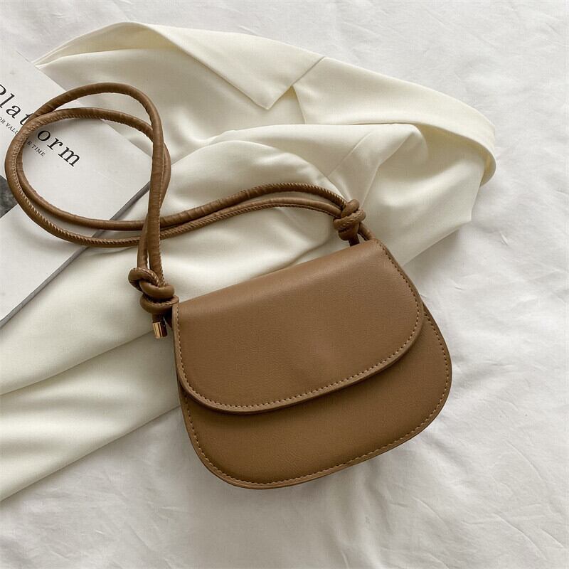 ままちゃ♡新品 本革 フラップショルダーバッグ ベージュ フラップ ミニショルダー バッグ | starcloset