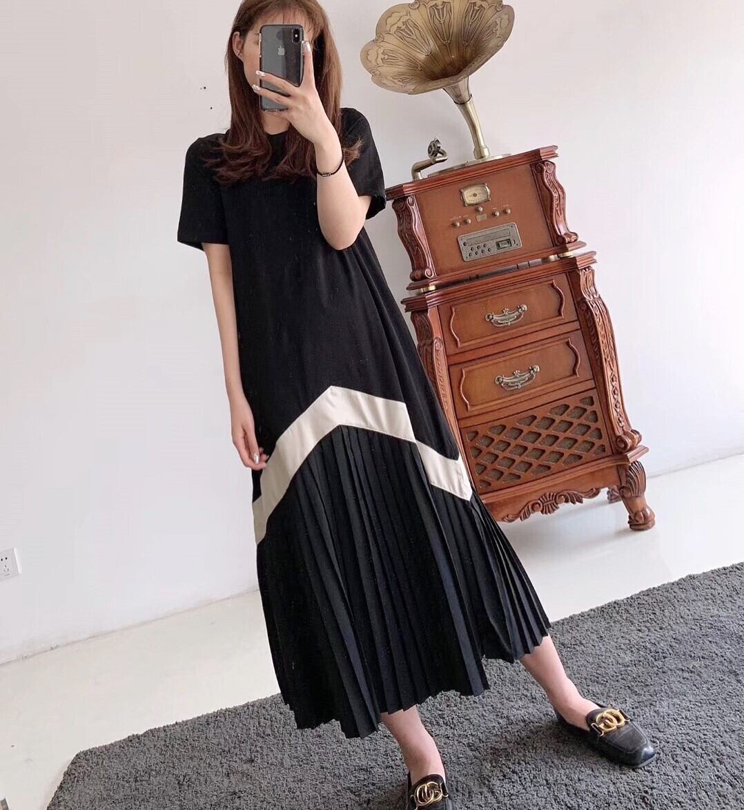 ワンピース ワンピドレス 膝下 ミモレ ミモレ丈 ラウンドネック 襟なし フレア Aライン ドッキング プリーツ かわいい 大人可愛い きれいめ シンプル カジュアル 大人 上品 おしゃれ お洒落 こなれ感 個性的 無地 春 夏 秋 謝恩会 10代 20代 30代 レディース 女性用 学生 通学 デート お出かけ 公園デビュー 女子会 お泊まり 休日 パーティー イベント 旅行 ホテル ガーデン レストラン 普段使い 楽ちん S M L XL 2XL 黒 ブラック カーキ