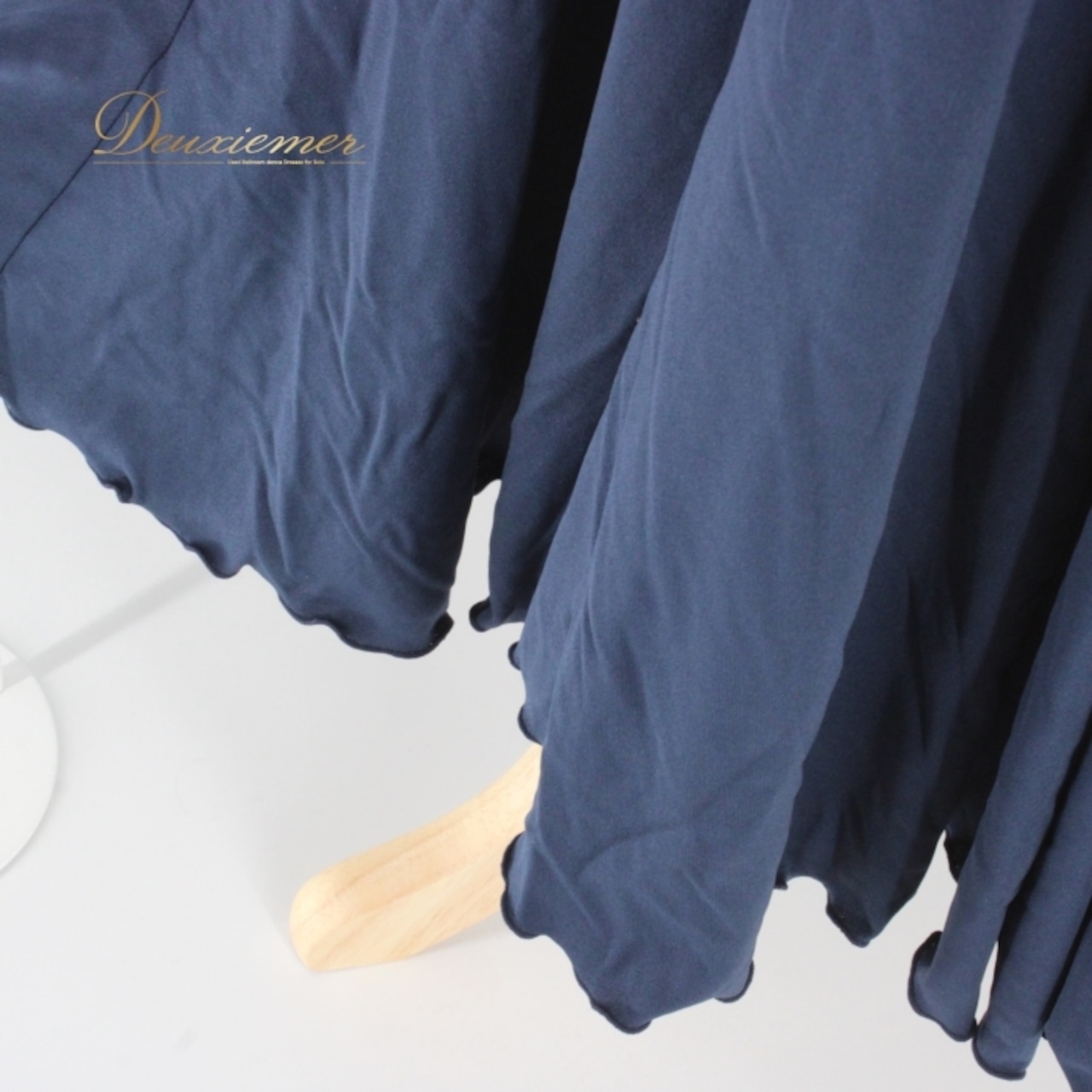 社交ダンス 衣装 スタンダード ドレス ワンピース レッスンウェア パーティドレス 紺 ネイビー系 無地 レース シンプル フォーマル 長袖 上品 ダンス衣装 フレアスカート 袖あり 日本製 美しい デザイン あなたの舞台 映える コーディネート トレンド 着こなし 伸縮性 おしゃれ 高品質 豪華 パーティー 着心地 結婚式 二次会 謝恩会