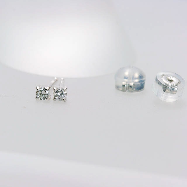 美シンプルダイヤモンドピアス　0．08CT 4点留め　Pt900