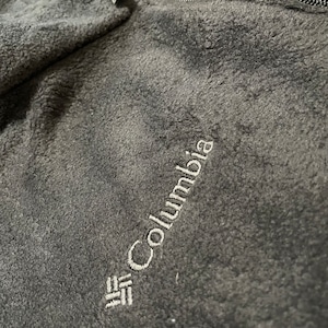 【Columbia】企業系 フリース ベスト 刺繍ロゴ ワンポイントロゴ XXL ビッグサイズ ビッグシルエット アウトドア コロンビア US古着