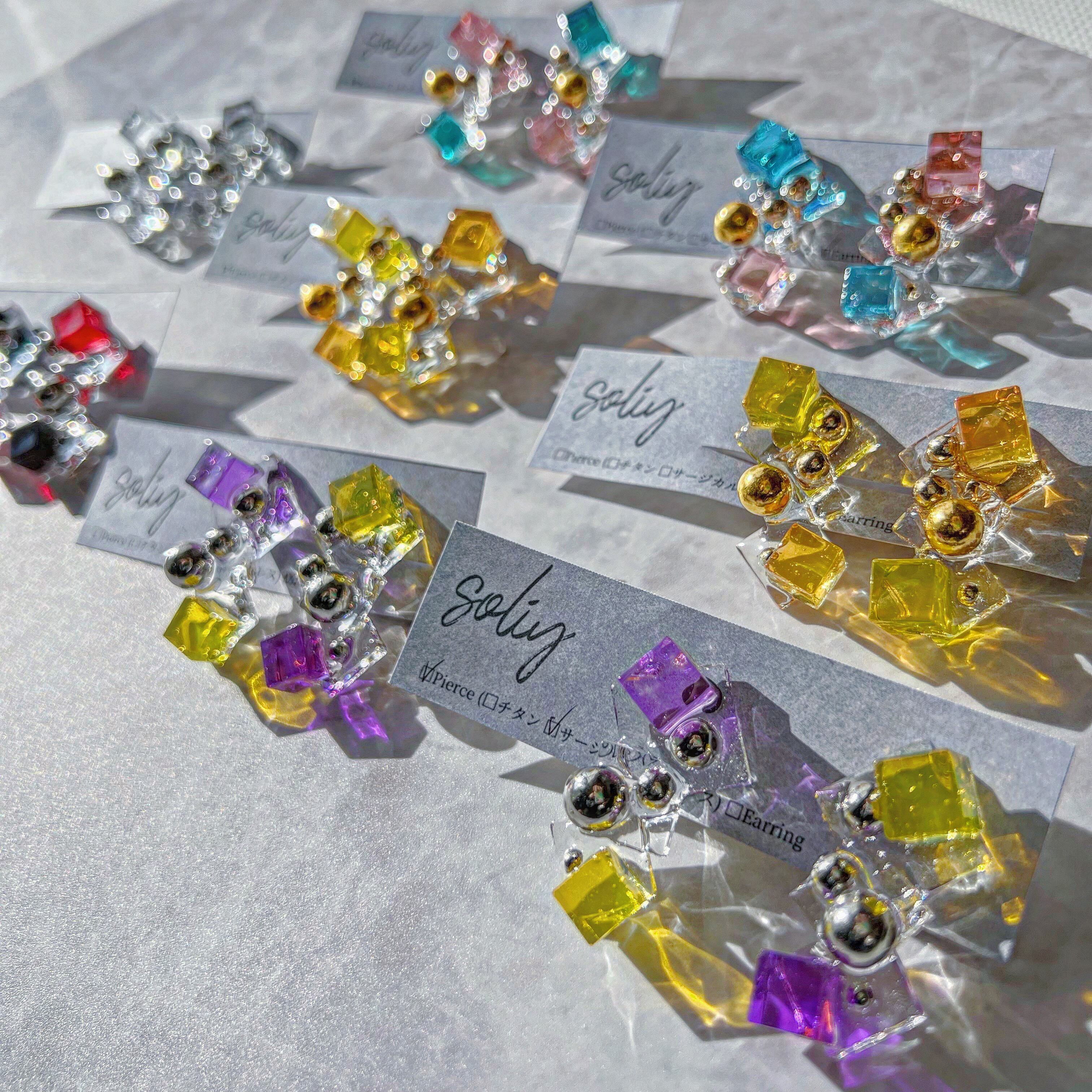 【468】アクリルビーズとレジンモチーフのピアス／イヤリング 468アクリルビーズとレジンモチーフのピアス／イヤリング