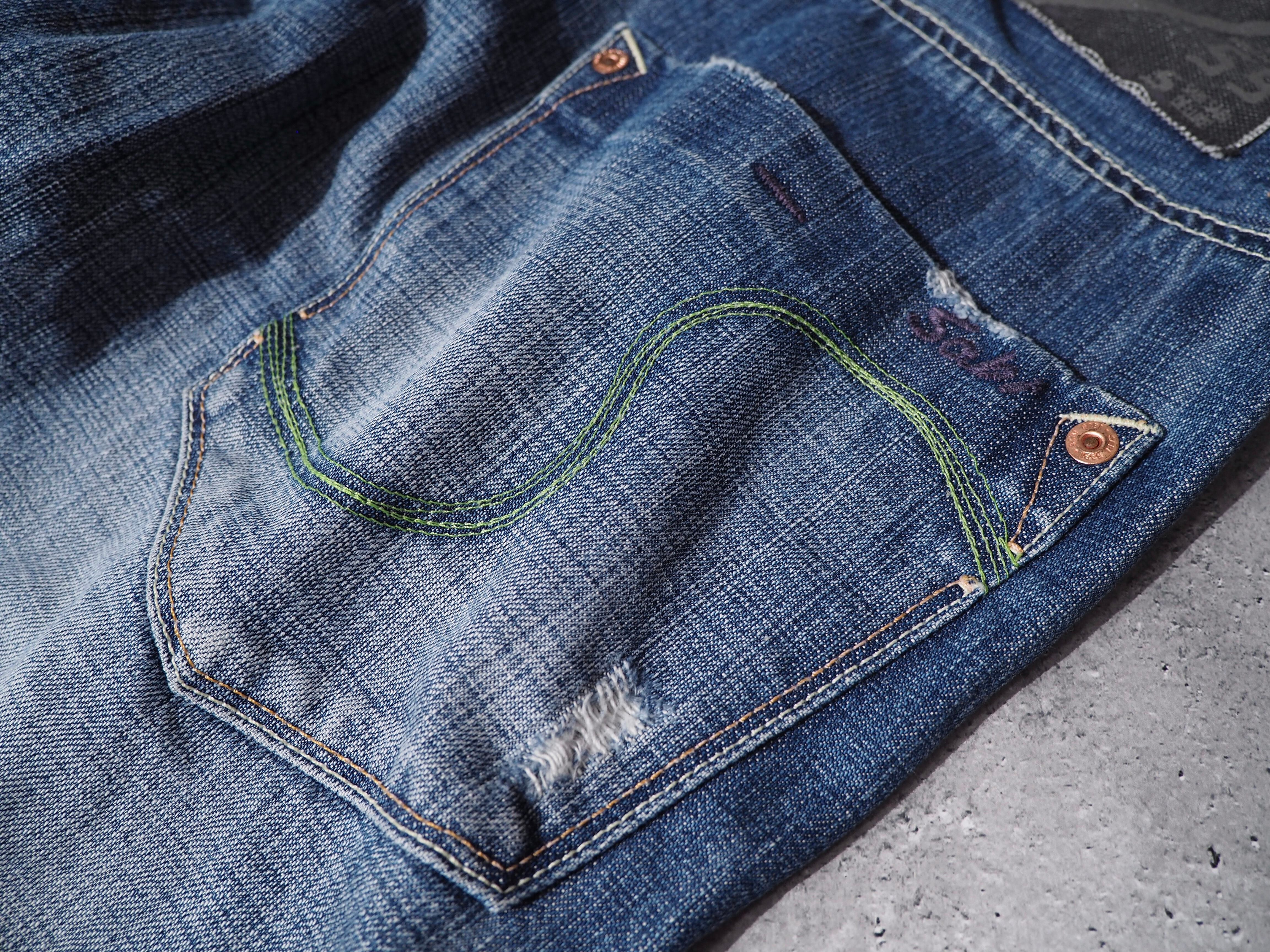 2000s ” Sabisabi deluxe ” green stitch embbossed damage wide denim pants