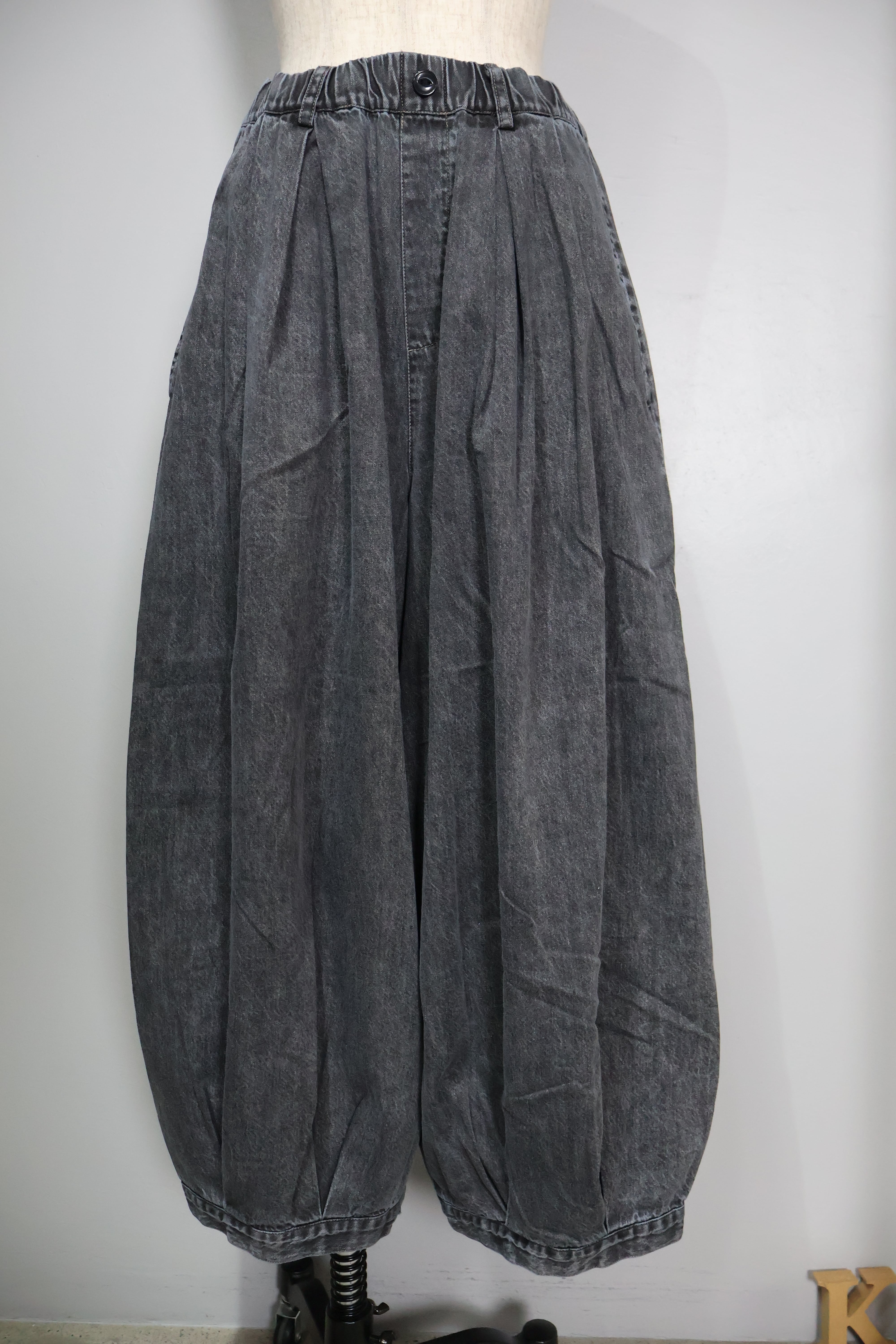 デニムケミカル加工タックワイドパンツ【12503-192-20】2025SS