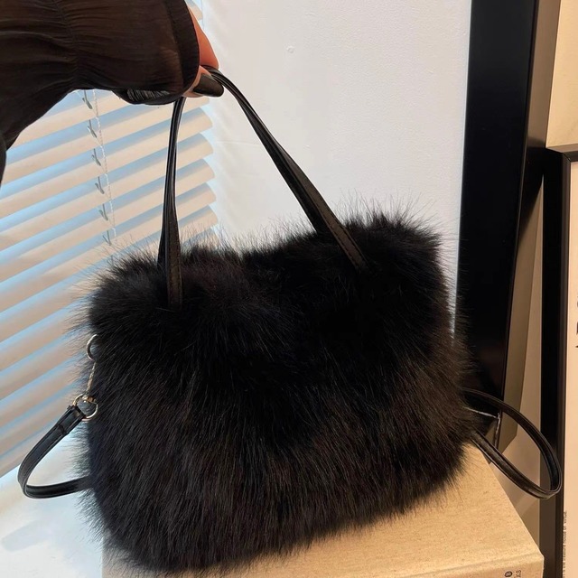 フェイクファー 2WAY バッグ ハンド＆ショルダー ブラック 秋冬 ふわふわ