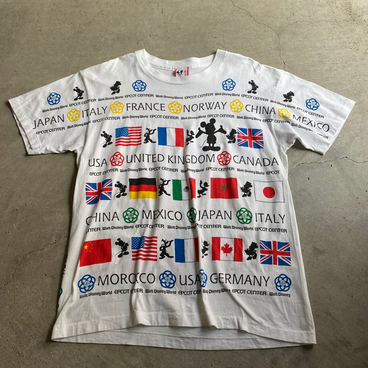 90年代 Usa製 Disney World ディズニーワールド Epcpt Center 総柄 キャラクタープリントtシャツ メンズxl相当 古着 90s ヴィンテージ ビンテージ ミッキー 万国 ホワイト 白 Tシャツ Sa24 Cave 古着屋 公式 古着通販サイト