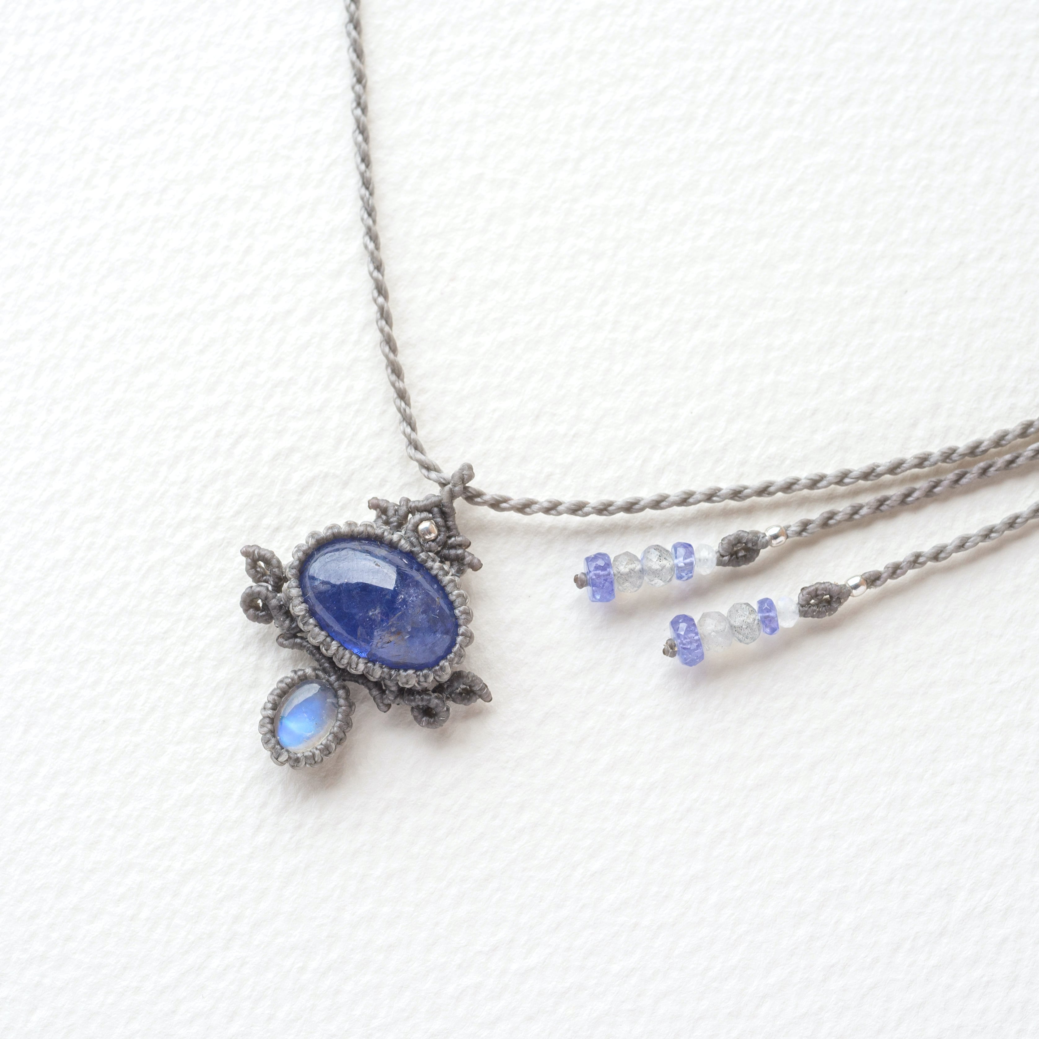 アメジストとタンザナイトのマクラメ編み 天然石ネックレス | SHANTi